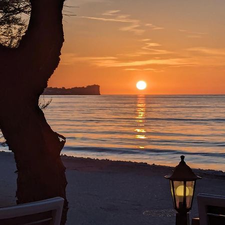 Dolphin Apt & Studios -Next To The Beach ロダ エクステリア 写真