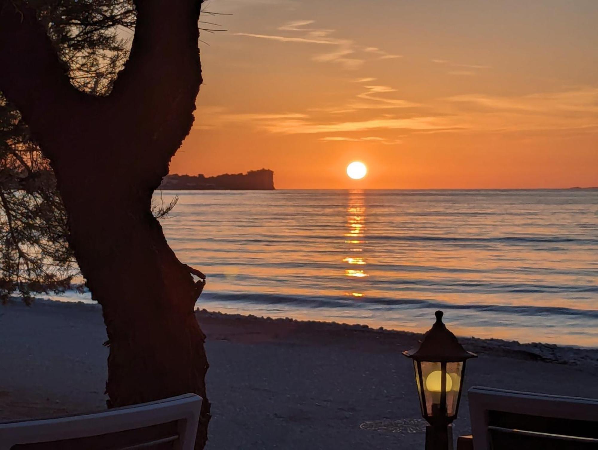 Dolphin Apt & Studios -Next To The Beach ロダ エクステリア 写真