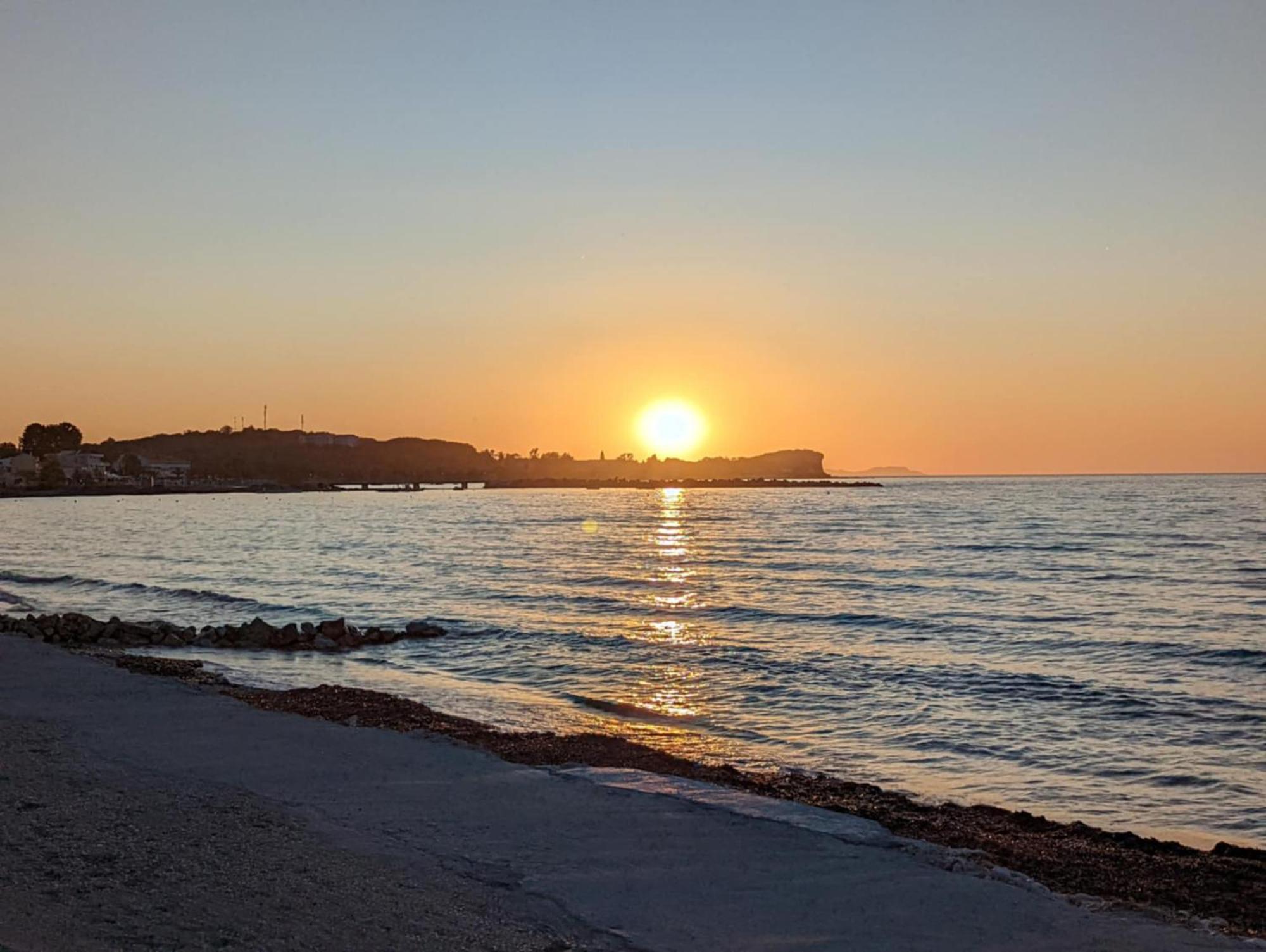 Dolphin Apt & Studios -Next To The Beach ロダ エクステリア 写真
