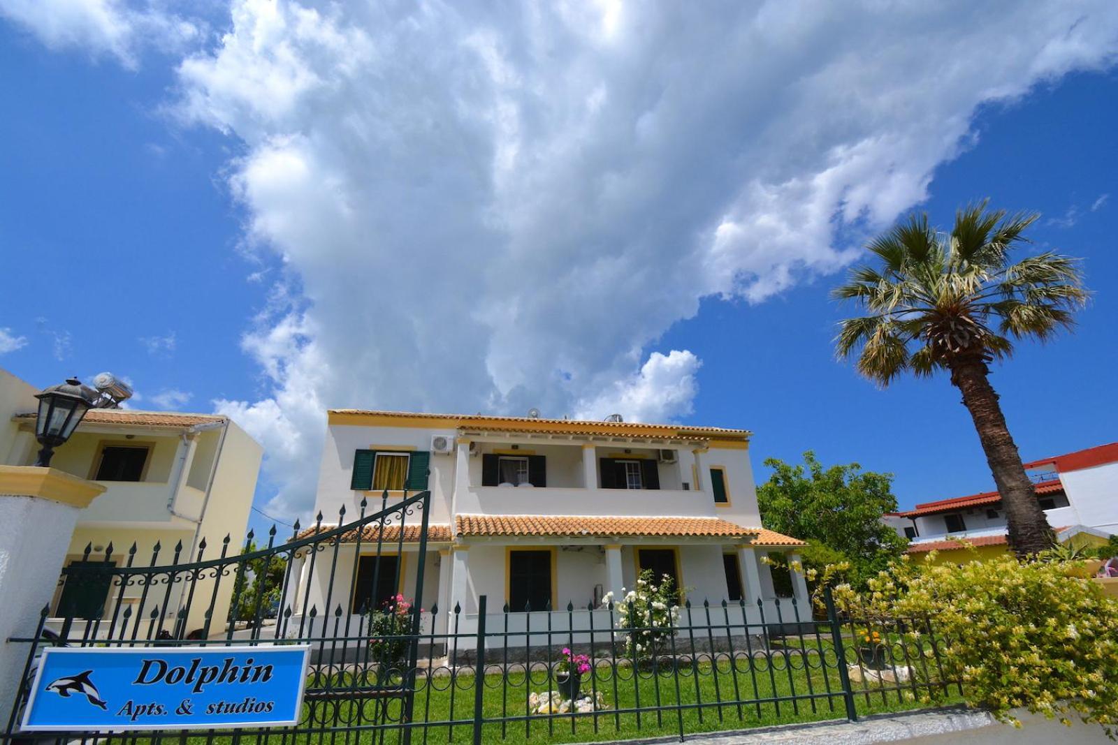 Dolphin Apt & Studios -Next To The Beach ロダ エクステリア 写真
