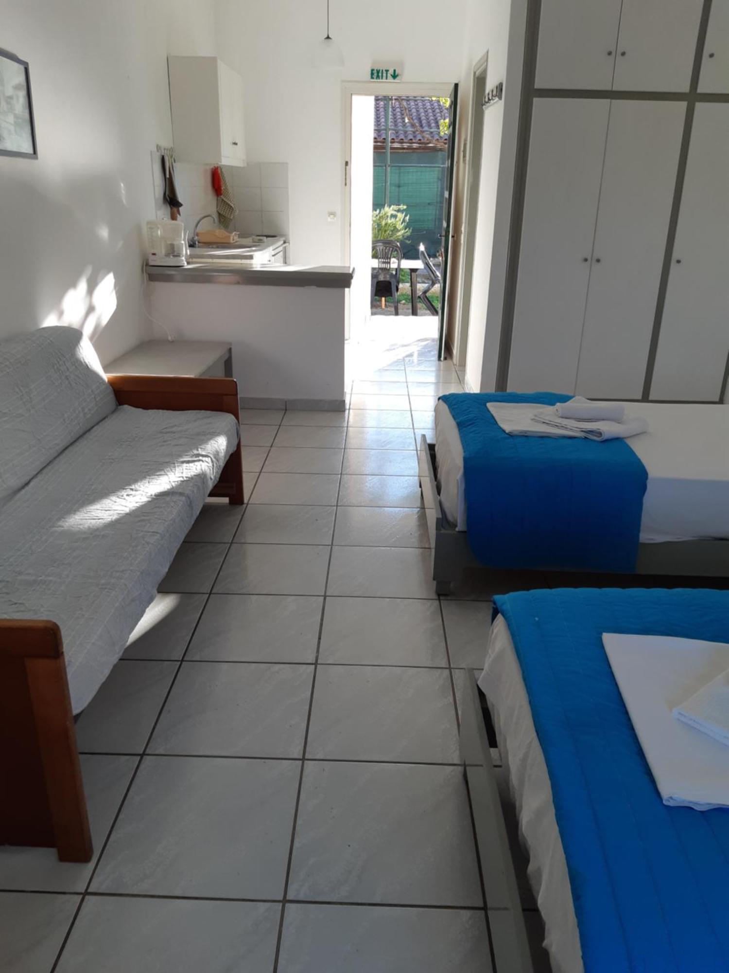 Dolphin Apt & Studios -Next To The Beach ロダ エクステリア 写真